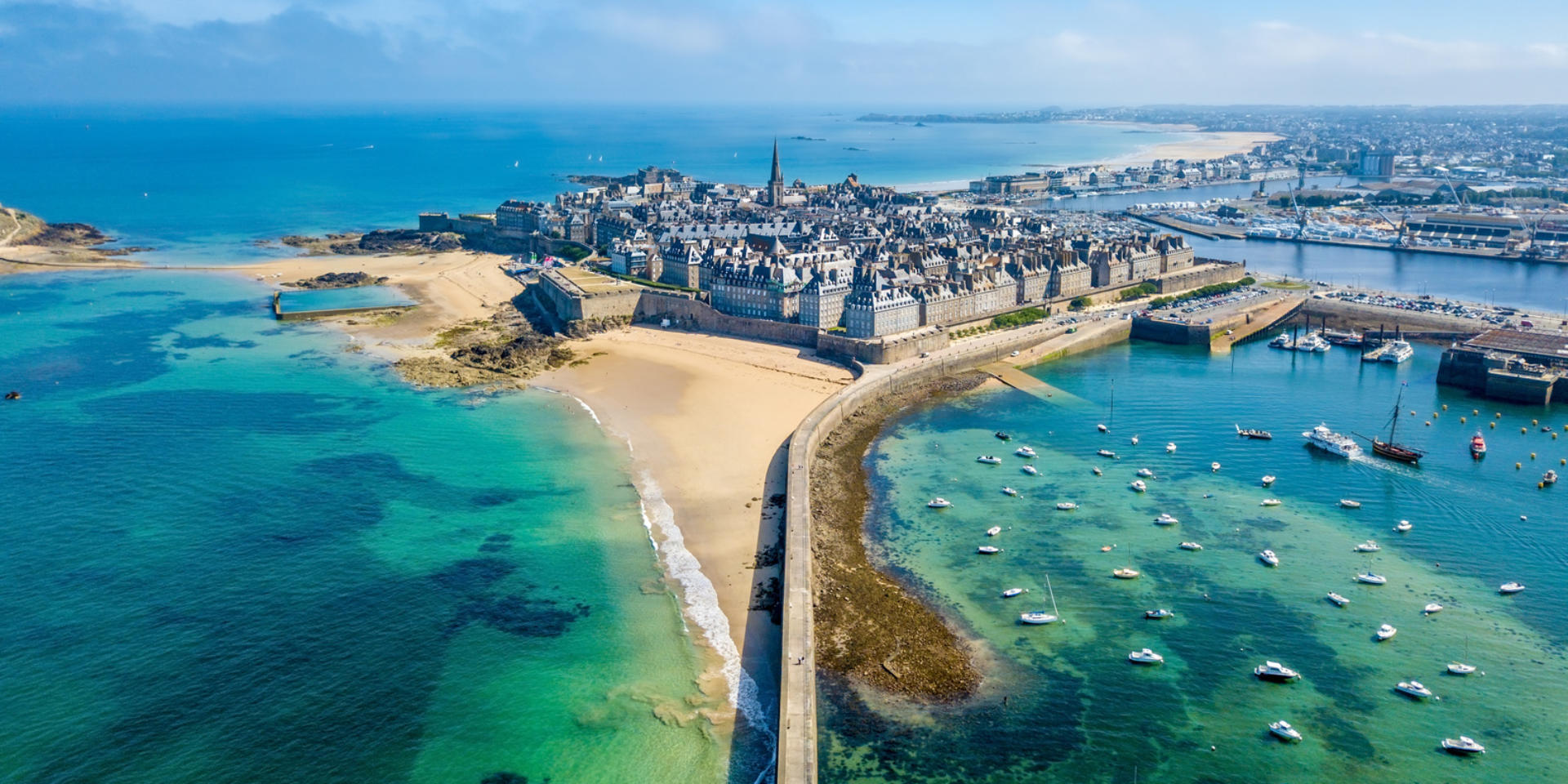 Saint-Malo et La Cité Corsaire. Plus belles villes à visiter en Ille-et-Vilaine Bretagne.