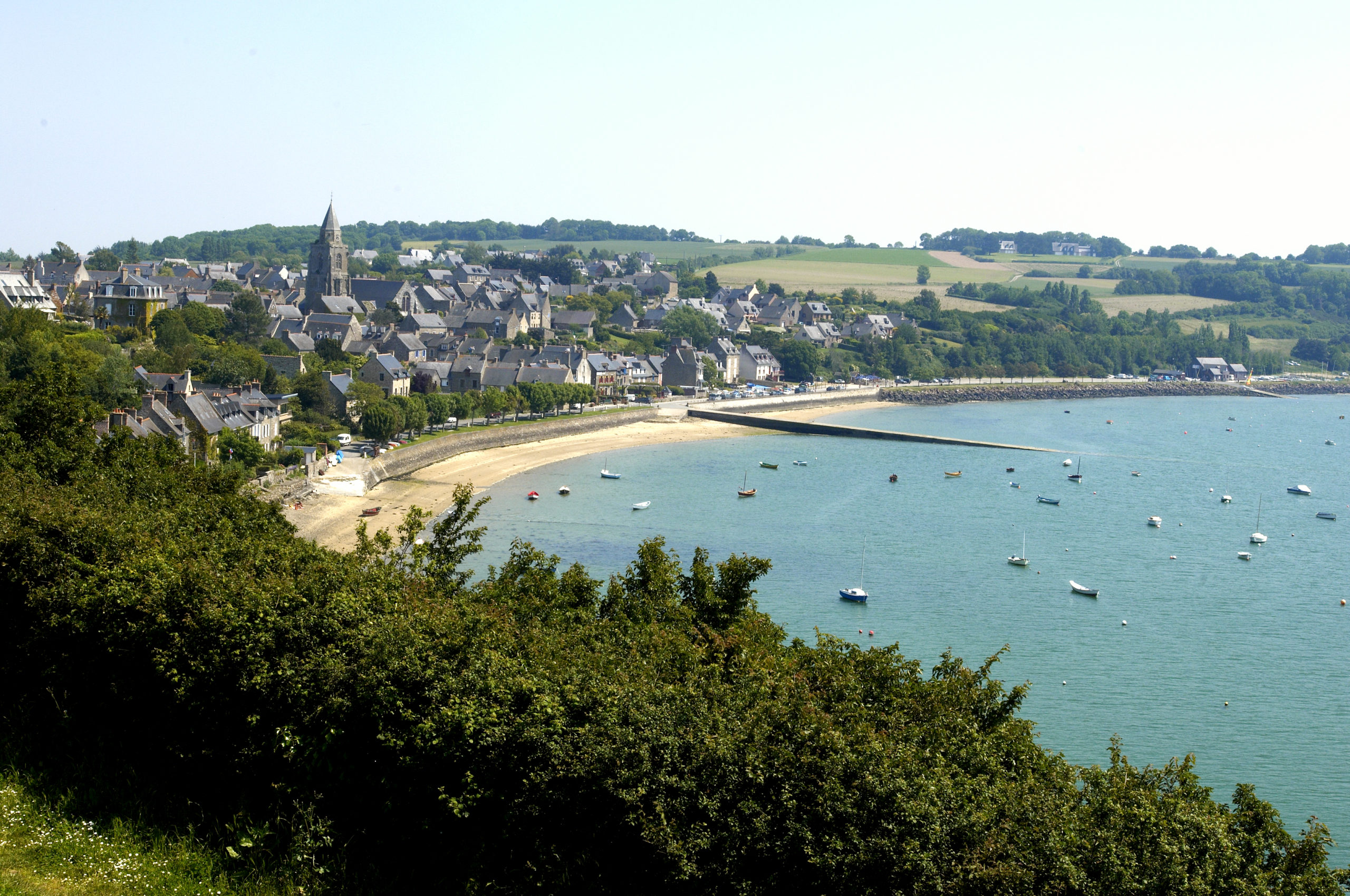 Saint-Suliac élue plus beau village de France. Plus belles villes à visiter en Ille-et-Vilaine Bretagne.